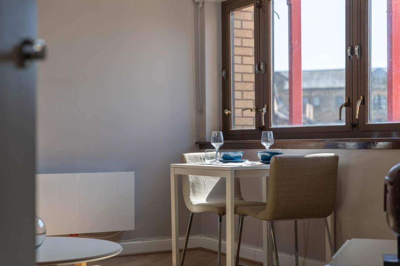 Stunning 1 Bed Merchant City Apartment With Parking Glasgow Extérieur photo